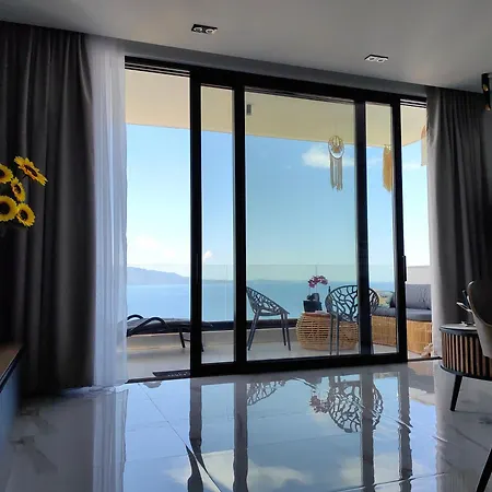 Luxury Panorama View With A Pool